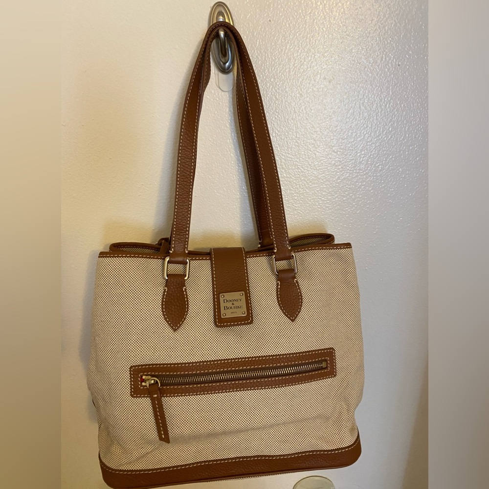 Dooney & Bourne tote/handbag
